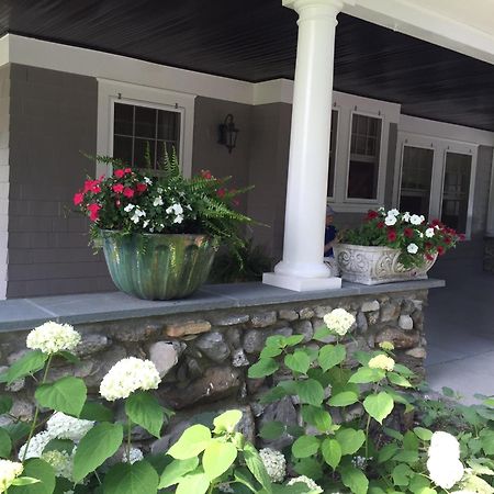 Hilltop House Bed & Breakfast Amenia Extérieur photo