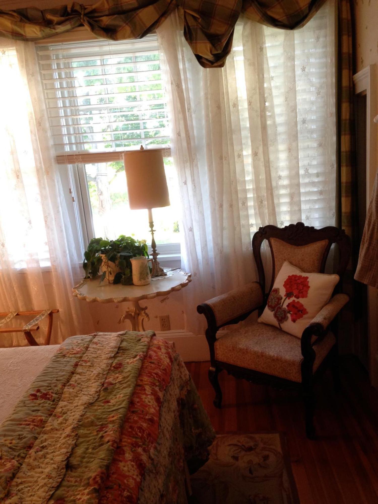 Hilltop House Bed & Breakfast Amenia Extérieur photo