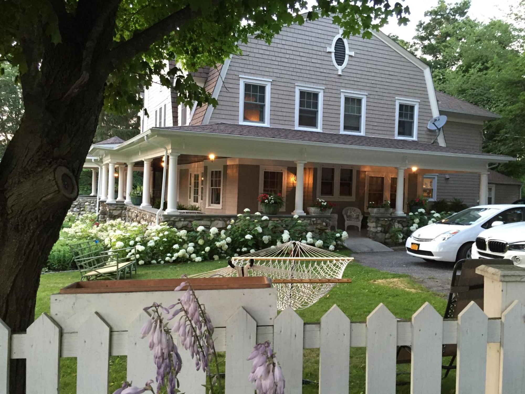 Hilltop House Bed & Breakfast Amenia Extérieur photo