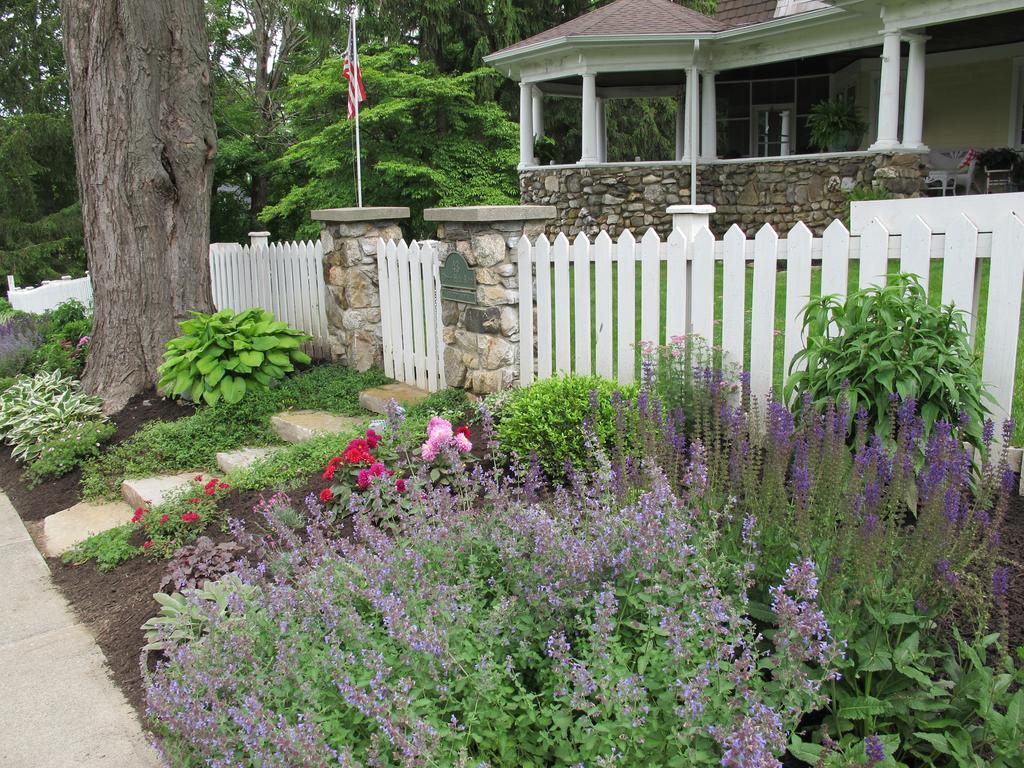Hilltop House Bed & Breakfast Amenia Extérieur photo