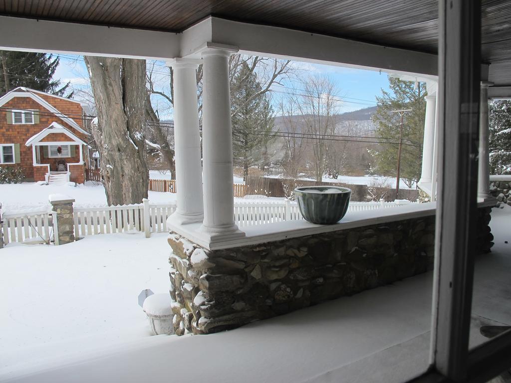 Hilltop House Bed & Breakfast Amenia Extérieur photo
