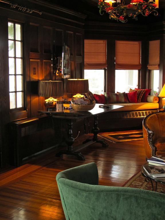 Hilltop House Bed & Breakfast Amenia Extérieur photo