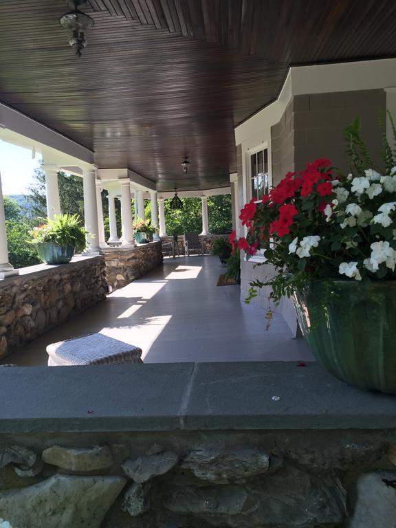 Hilltop House Bed & Breakfast Amenia Extérieur photo