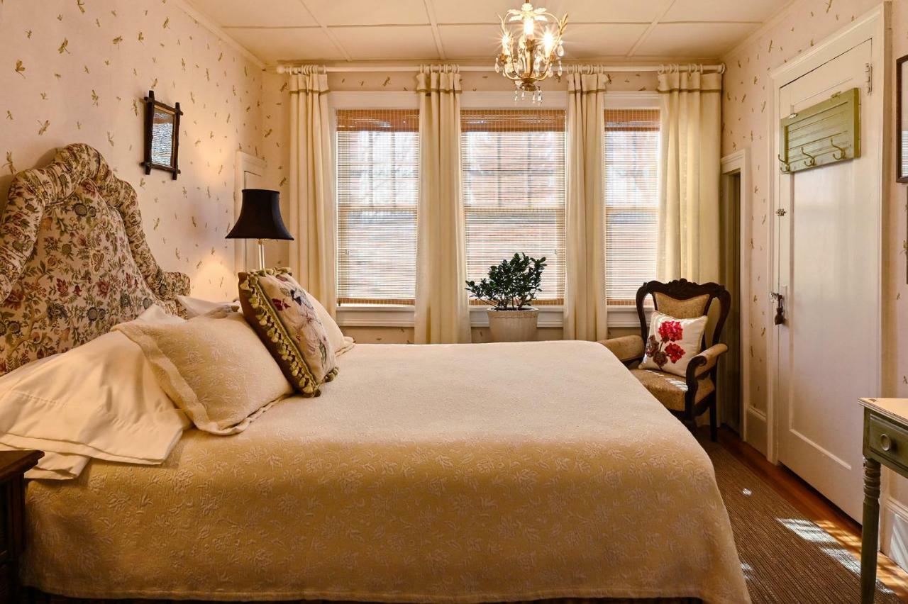 Hilltop House Bed & Breakfast Amenia Extérieur photo