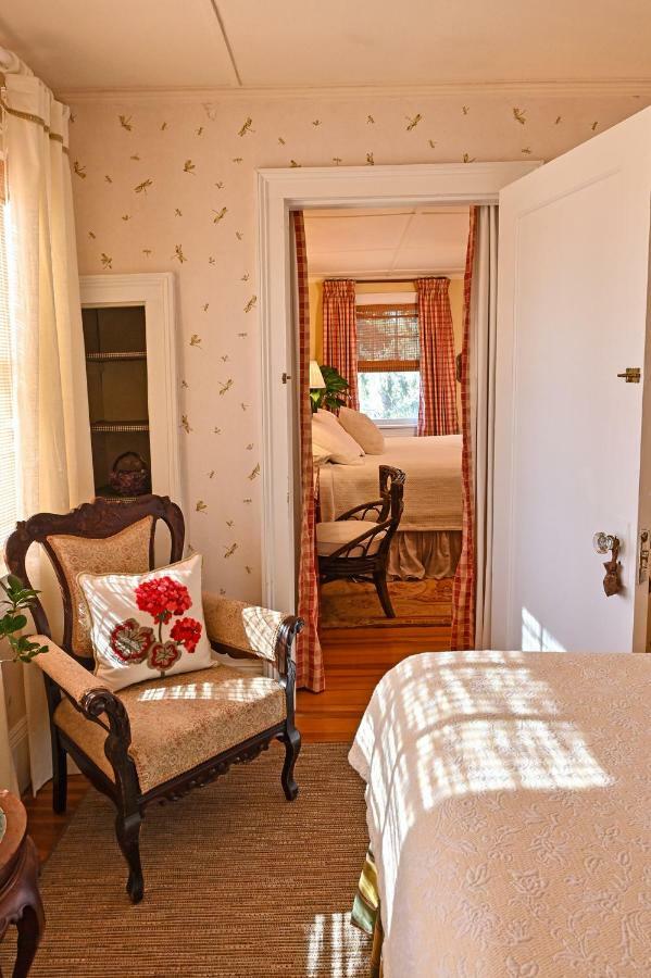 Hilltop House Bed & Breakfast Amenia Extérieur photo