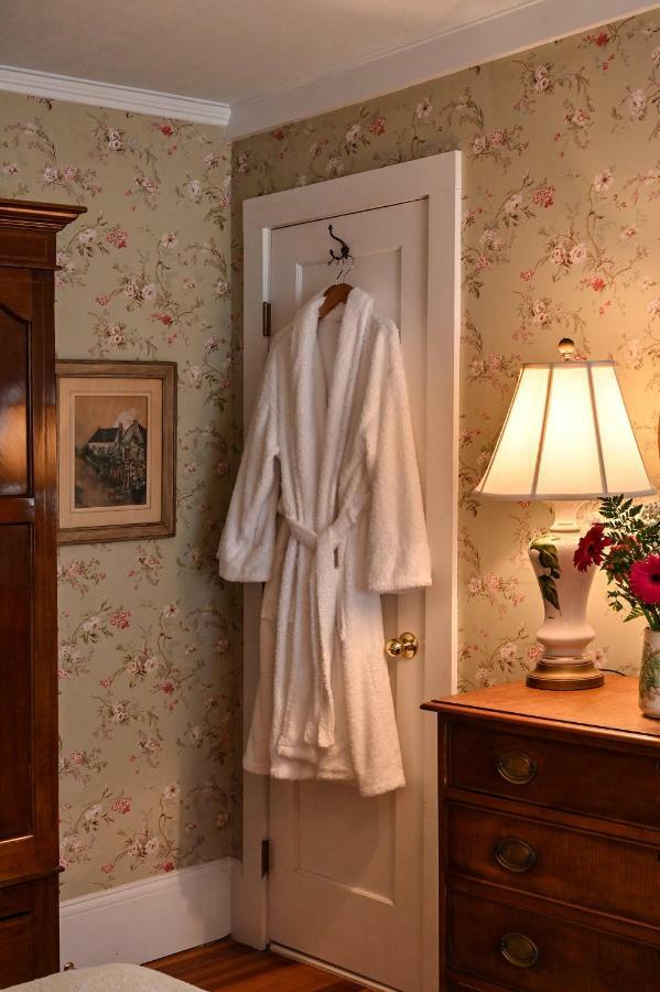 Hilltop House Bed & Breakfast Amenia Extérieur photo