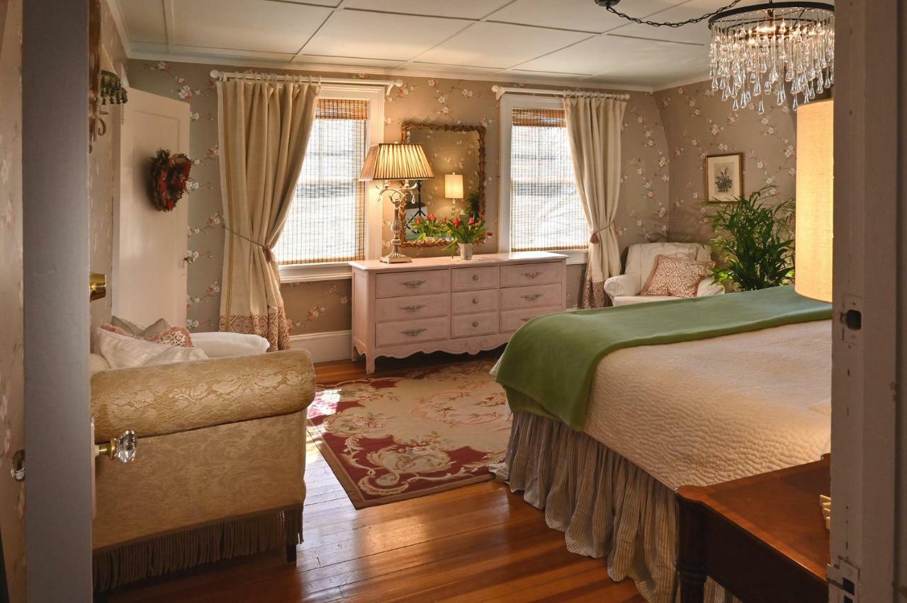 Hilltop House Bed & Breakfast Amenia Extérieur photo