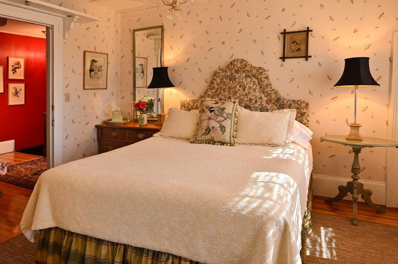 Hilltop House Bed & Breakfast Amenia Extérieur photo