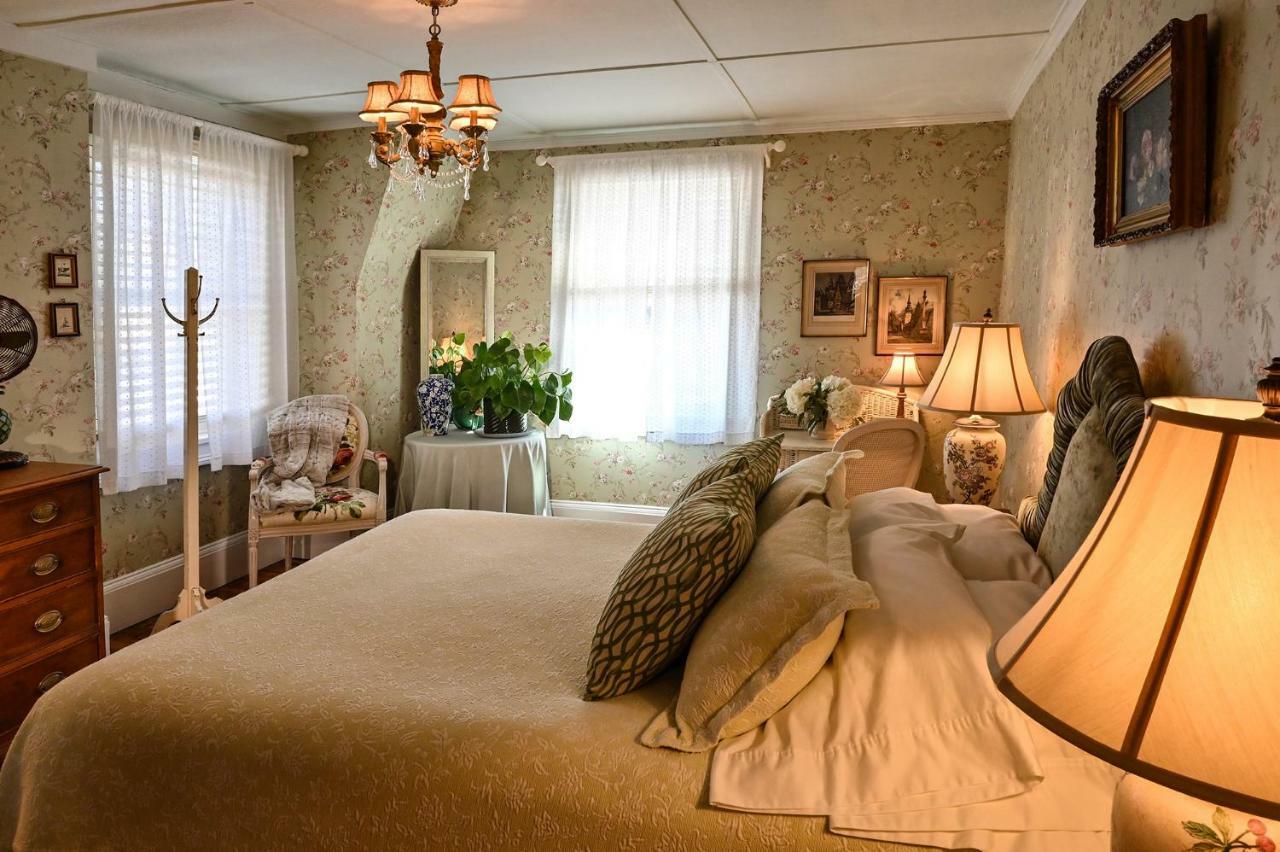 Hilltop House Bed & Breakfast Amenia Extérieur photo