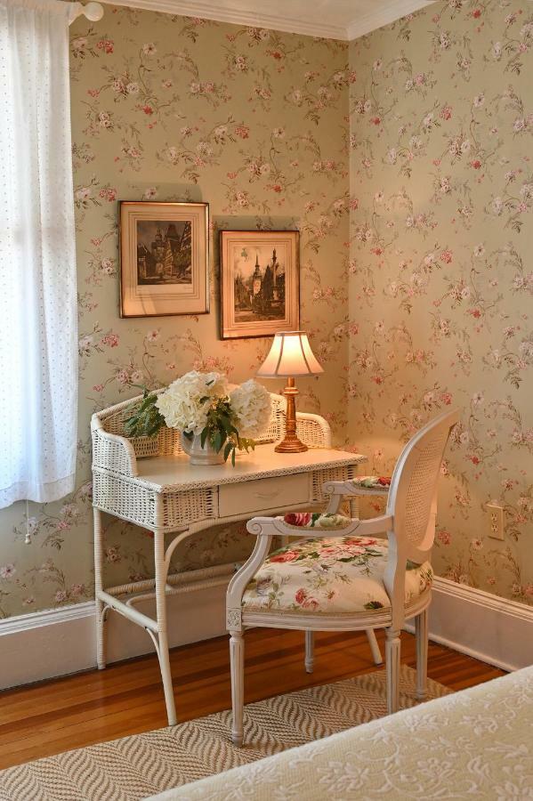 Hilltop House Bed & Breakfast Amenia Extérieur photo