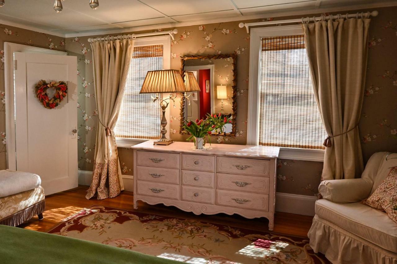 Hilltop House Bed & Breakfast Amenia Extérieur photo